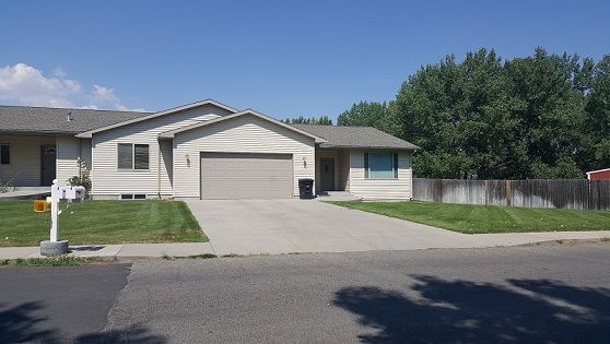 3 Bedroom 2 Bathroom Townhouse For Rent